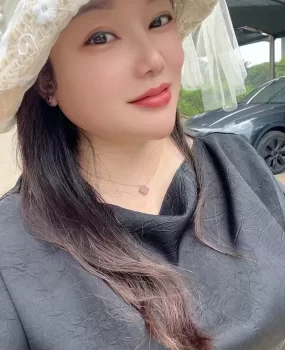 五官精致肤白胸大