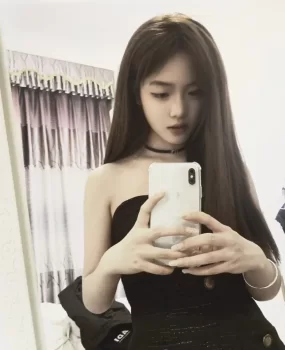 自聊自做01年清纯身材好妹子