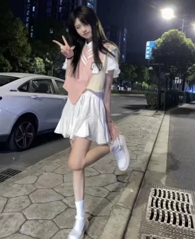 仙女00后苗条娇小身材抱着阳台造揪着头发使劲怼爽了
