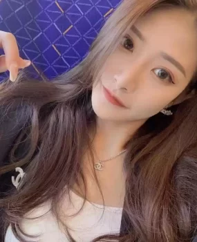 兼职肉丝袜小嫩妹，丝足挑逗翘屁股