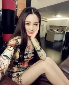 一个在杭州的美女，这次过来找我开房无套超爽。外围模特32D