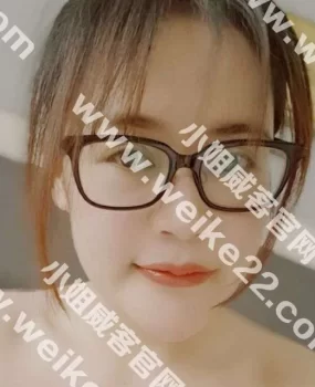 萝莉少妇偷偷接单，身材小巧值得一试