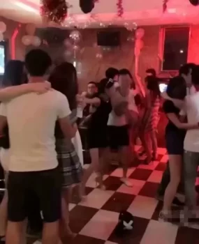 出差验证聚会QQ群妹子，上90后 ，爽歪歪