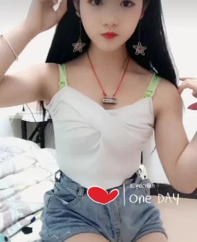 兼职妹子，皮肤白，粉嫩，水多